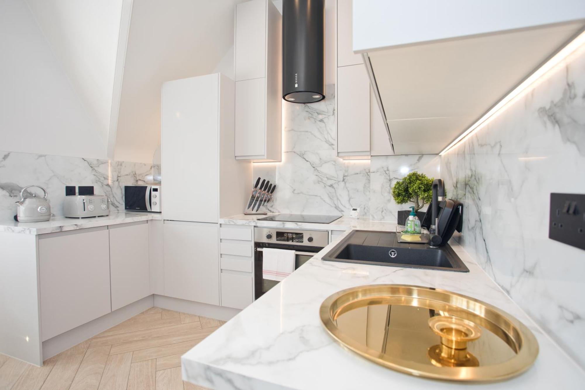 Ultra Stylish Apt Set In An Affluent Location Poole Exteriör bild
