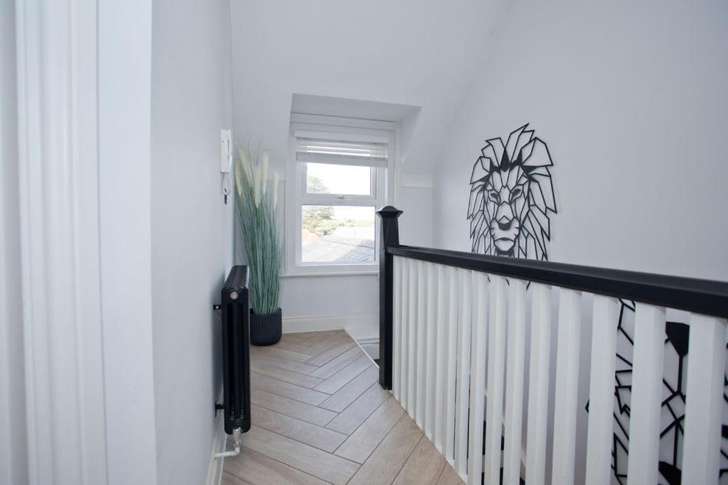 Ultra Stylish Apt Set In An Affluent Location Poole Exteriör bild