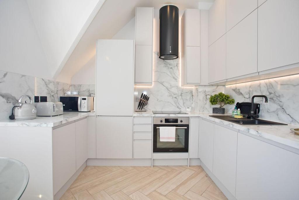 Ultra Stylish Apt Set In An Affluent Location Poole Exteriör bild