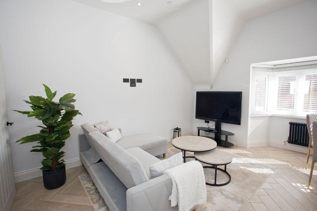 Ultra Stylish Apt Set In An Affluent Location Poole Exteriör bild