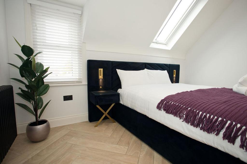 Ultra Stylish Apt Set In An Affluent Location Poole Exteriör bild