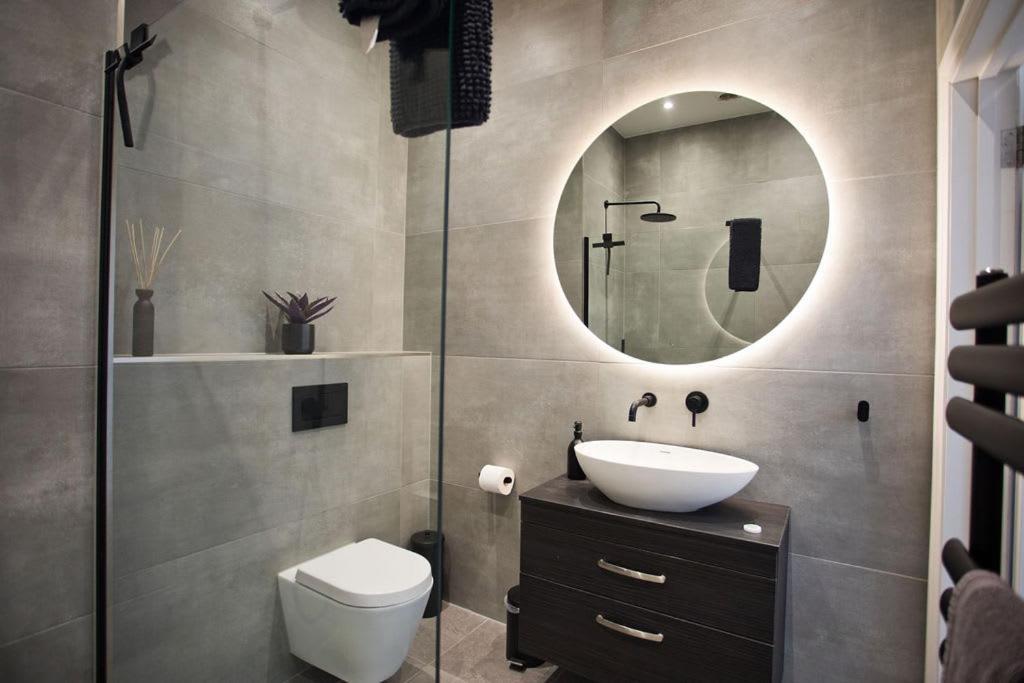 Ultra Stylish Apt Set In An Affluent Location Poole Exteriör bild